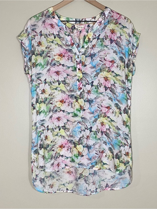 Antilia Femme Tops - Floral Short Sleeve Blouse Top Medium High Low V-Neck Pastel Boho Fairycore